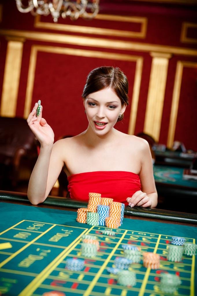 Texas Hold'em Bonus card layout and hand rankings on bradertoto live dealer table